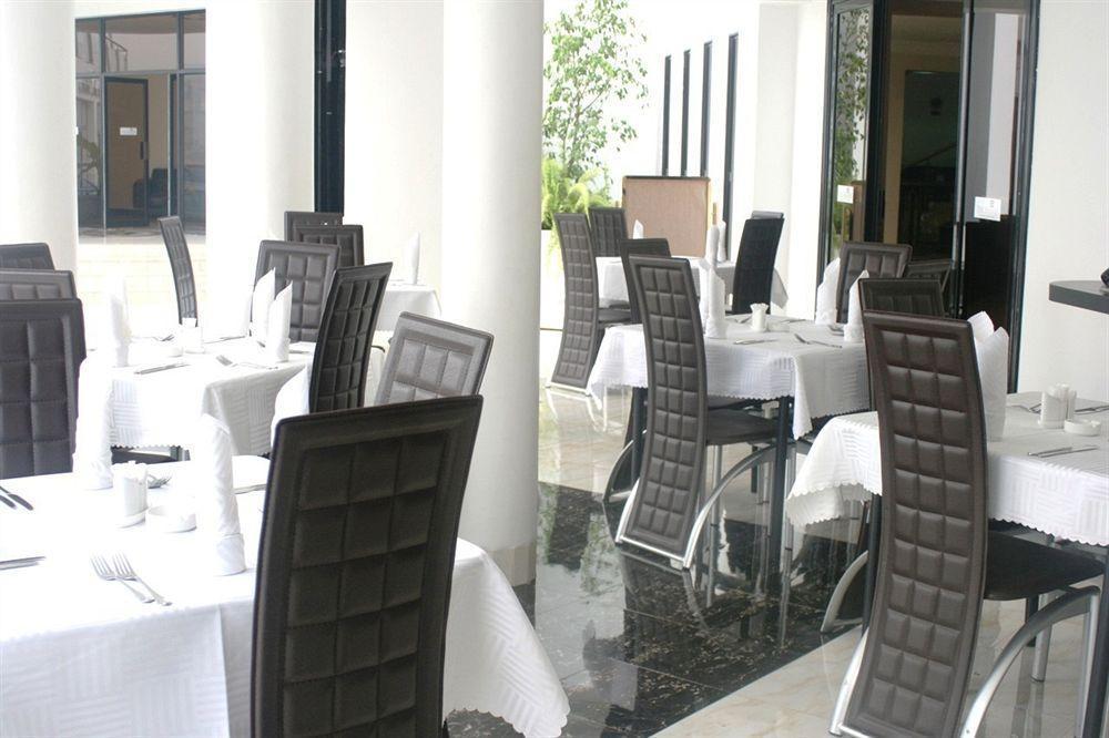The Manor Hotel Кигали Экстерьер фото