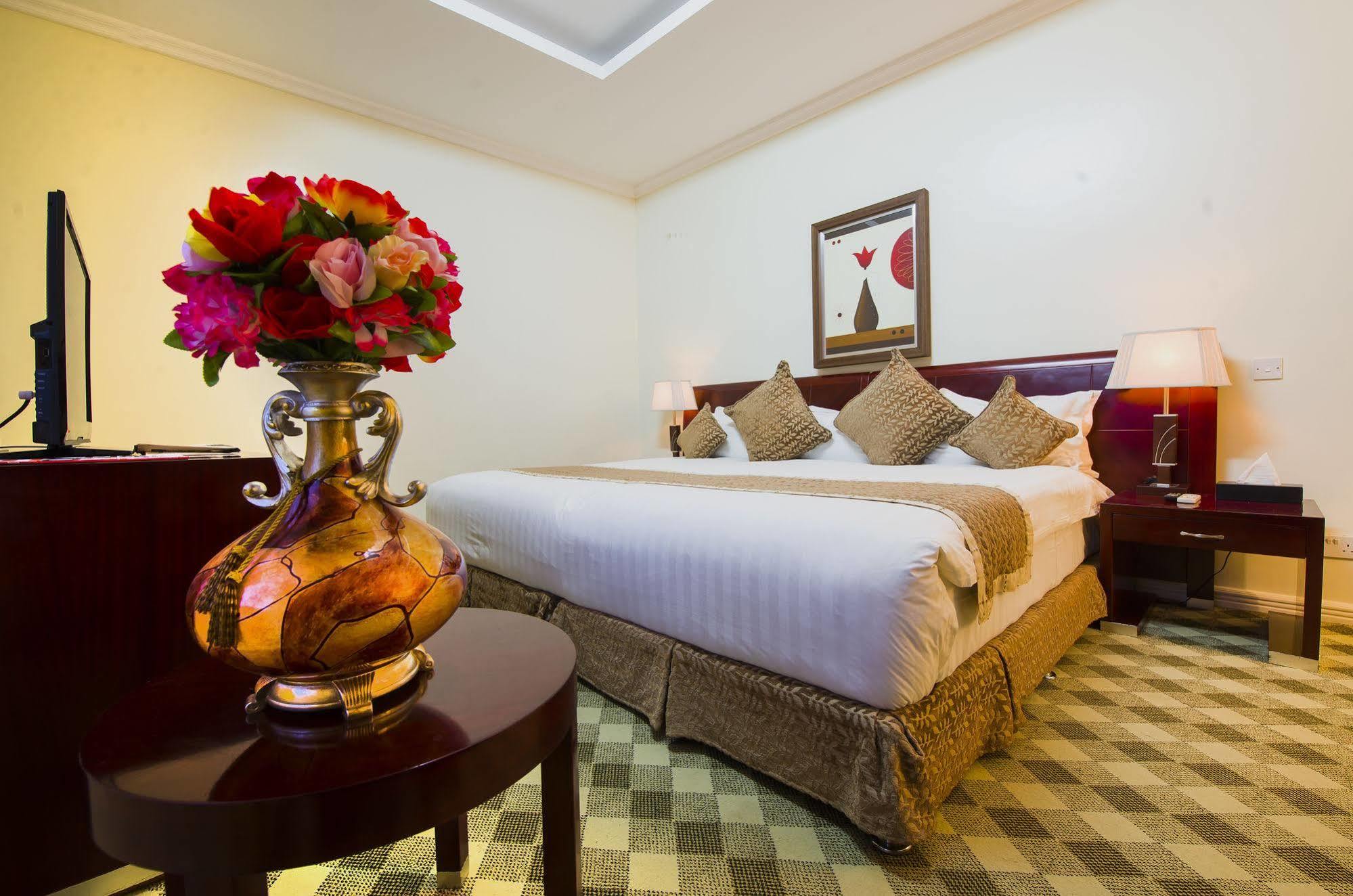 The Manor Hotel Кигали Экстерьер фото